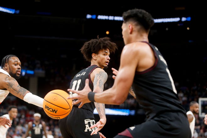 Texas A&M's Andersson Garcia (11) passes the ball behind his back to Jace Carter (0) during the second round game between Texas A&M and the University of Houston in the 2024 NCAA Tournament at FedExForum in Memphis, Tenn., on Sunday, March 24, 2024.
