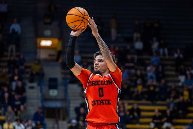 Former Oregon State point guard Jordan Pope will transfer to Texas, he announced on his social media accounts Wednesday. Pope averaged a team-high 17.6 points for the Beavers last season.
